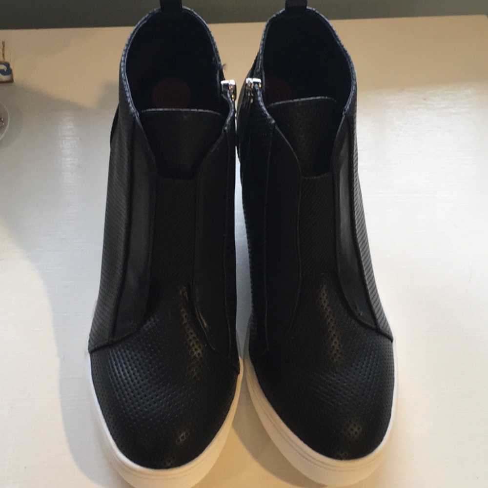 Mia Wedge Black Boots 💕